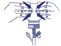 Kaksi kättä kiertää liitintä vastakkaisiin suuntiin.